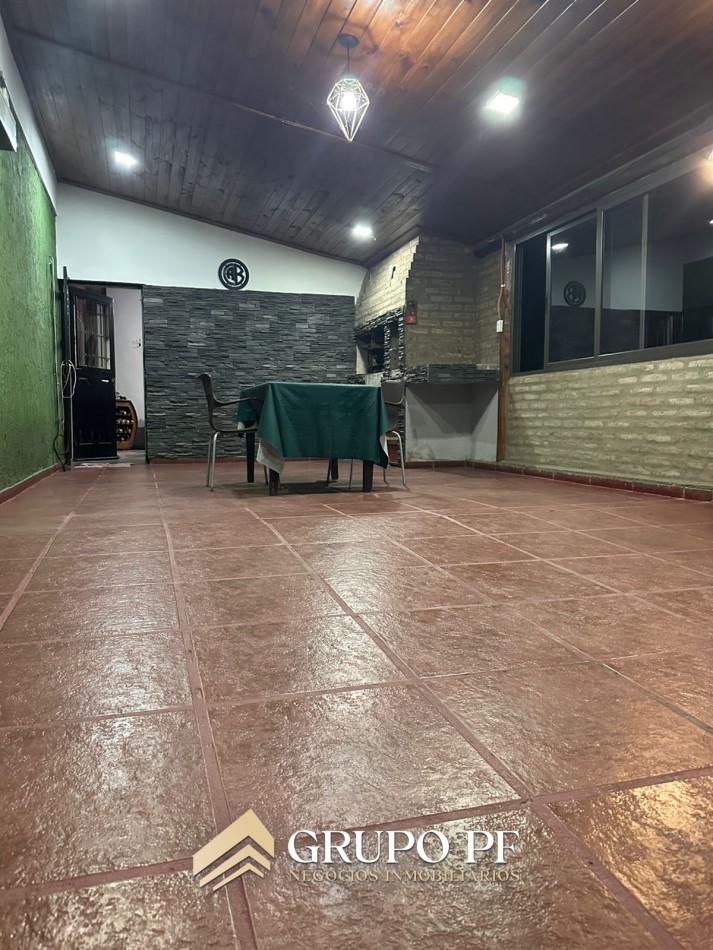 Casa 2 dormitorios, VILLA PARQUE SIQUIMAN. Hermoso parque y pileta