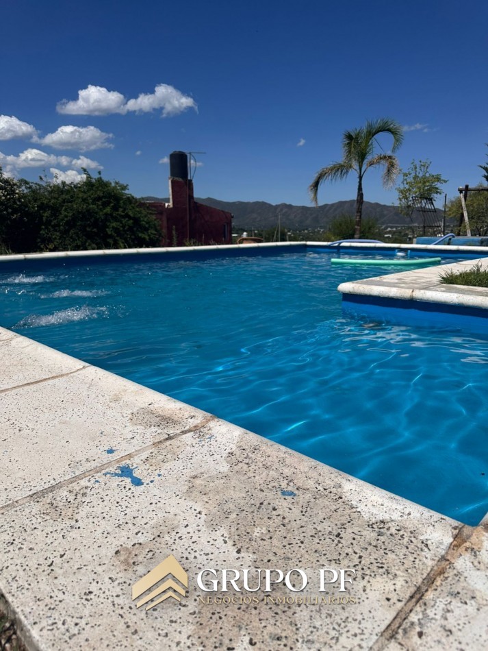 Casa 2 dormitorios, VILLA PARQUE SIQUIMAN. Hermoso parque y pileta